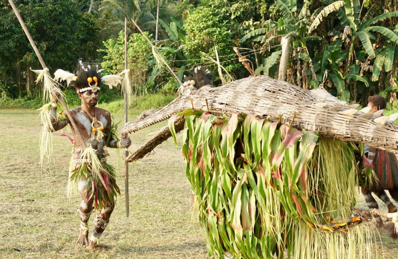 What is the Papua New Guinea crocodile skin-cutting ritual and who are the  Chambri people?